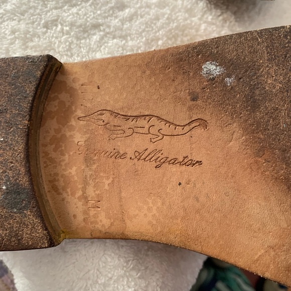 Mens genuine alligator two-tone slide. Gold emblems on the top. - Picture 6 of 6